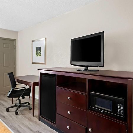 Days Inn By Wyndham Petersburg/South Fort Lee Exterior foto