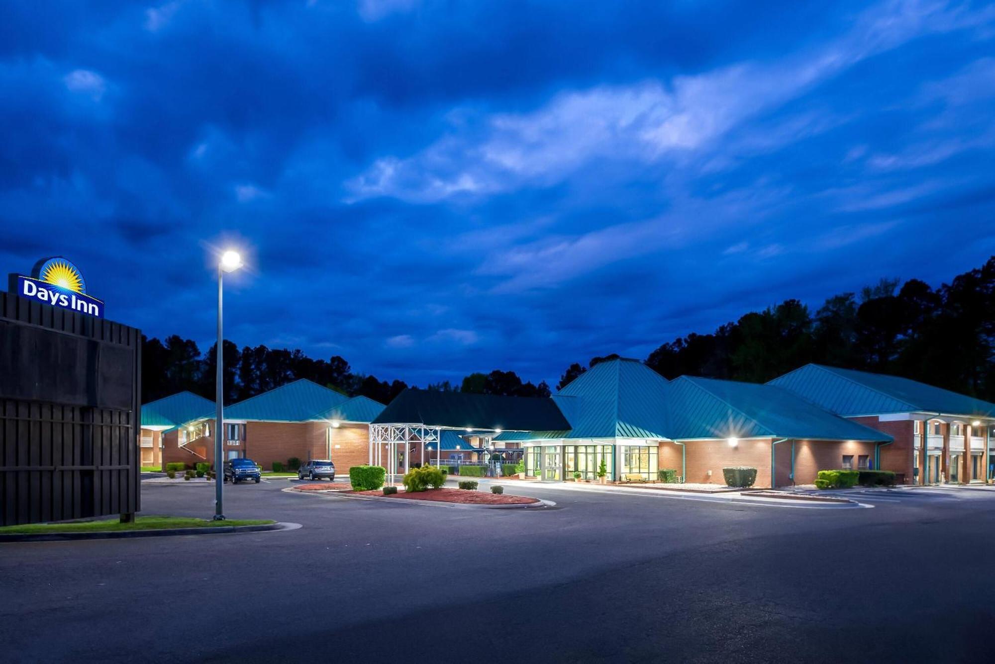 Days Inn By Wyndham Petersburg/South Fort Lee Exterior foto