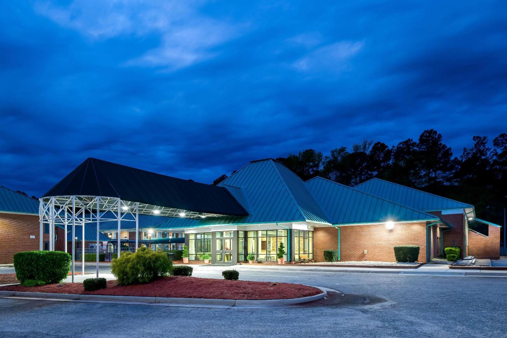 Days Inn By Wyndham Petersburg/South Fort Lee Exterior foto