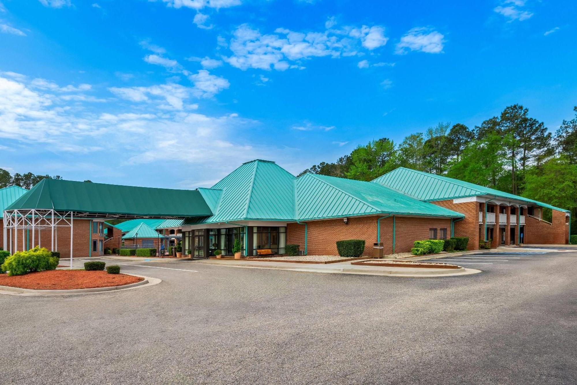 Days Inn By Wyndham Petersburg/South Fort Lee Exterior foto